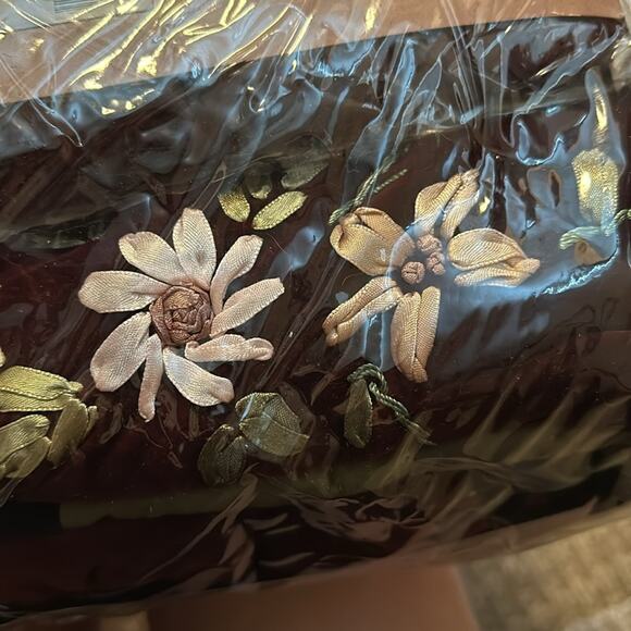 NIB Sierra Home Collection Red Velvet Ribbon embroidered quilt w 2 pillow shams - Picture 3 of 3